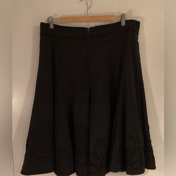 Embroidered heavy cotton black circle skirt by dream design. Lg. - Picture 2 of 8